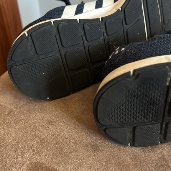 Adidas- Kids size 5 - Picture 5 of 8